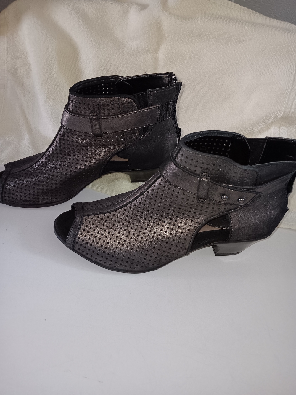 Earth Intrepid Ankle Boots